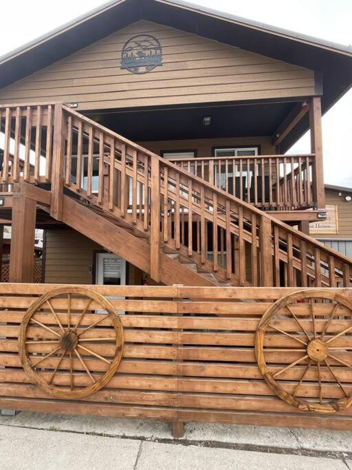 Parkway Yellowstone Guest House Apartment #3 ガーディナー エクステリア 写真