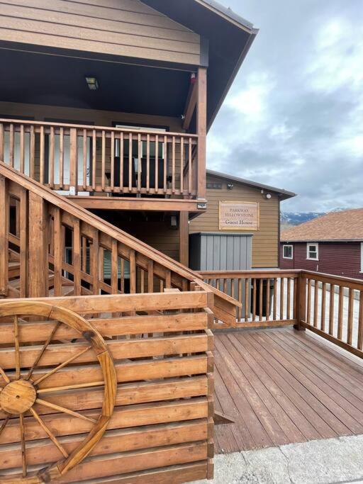 Parkway Yellowstone Guest House Apartment #3 ガーディナー エクステリア 写真